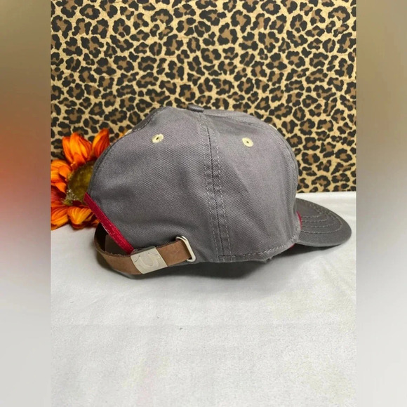 🦋B2G1🦋TRUE RELIGION Charcoal/Maroon TRUE Adjustable Baseball Hat | OSFA | - Picture 3 of 7